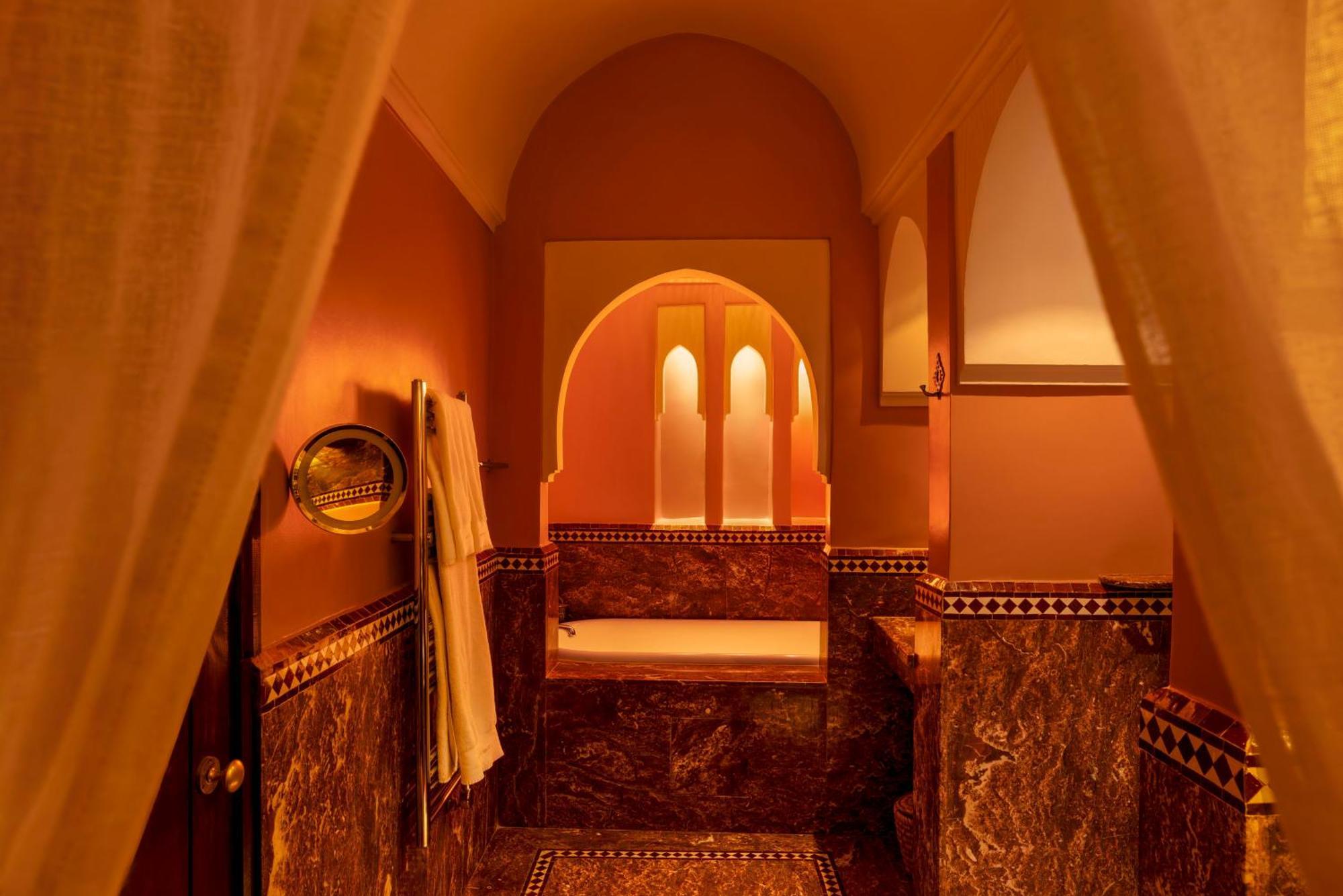 Kasbah Tamadot - Sir Richard Branson'S Moroccan Retreat 아스니 외부 사진